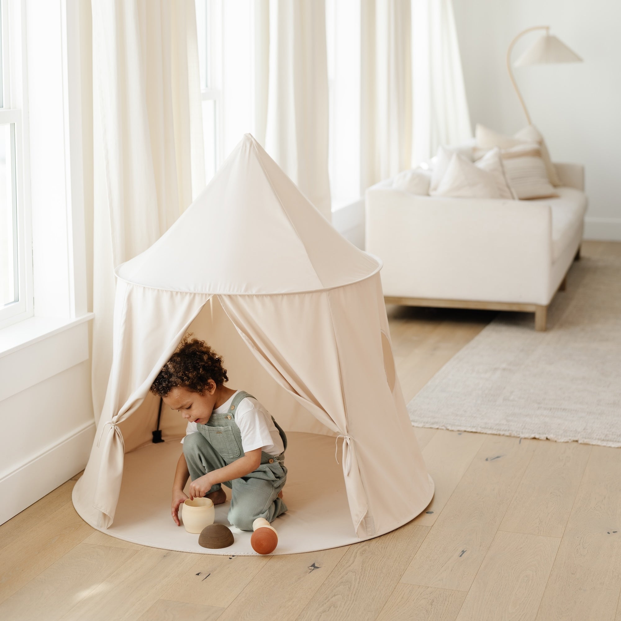 Cream@lifestyle image of child playing in cream tent